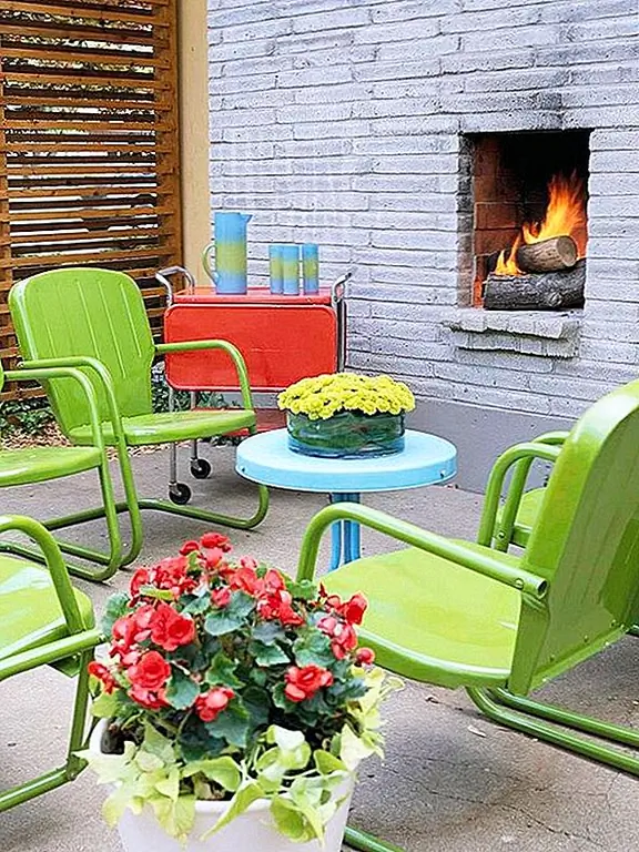 Иногда все, что вам нужно, - это хороший оттенок зеленого цвета, чтобы чувствовать себя прекрасно! Этот легкий внутренний дворик имеет подходящий вид летнего отдыха и предлагает идеальное место для отдыха и развлечений.