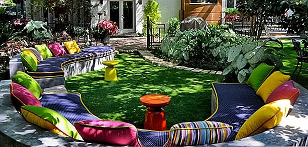 Сидения здесь абсолютно волшебны. Цвета, индивидуальность и прочность изделия делают особый дизайн самостоятельно, без помощи акцентов.