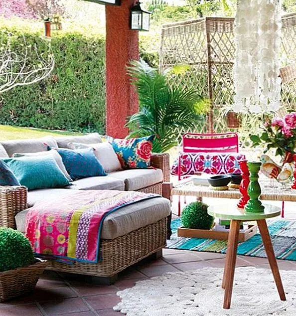 Красочные и юные задние патио