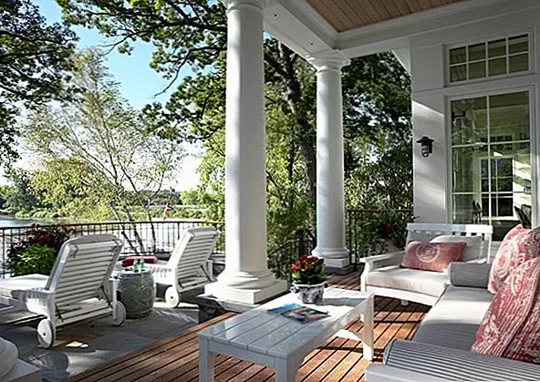 Кто бы мог подумать, что ты сможешь получить столько денег от своего маленького крыльца? С приведенными выше идеями, жизнь в вашем крошечном пространстве становится очень простой и выполнимой, не беря кусок от ваших сбережений. Идите вперед и наслаждайтесь наблюдением за своим окружением, удобно сидящим на крыльце. Подумайте, чем больше времени вы можете потратить на украшение своего крыльца, тем больше времени вы сможете расслабиться и насладиться природой в ближайшие месяцы!