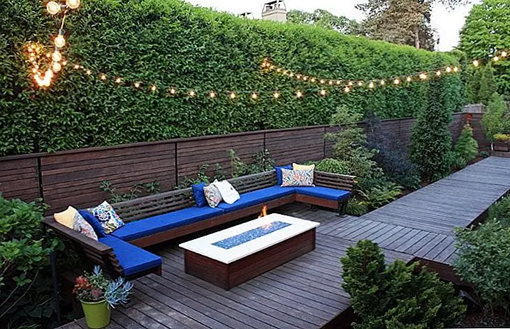 Можно готовить кустарники кустарников, чтобы вырасти над металлической аркой и сформировать своего рода зеленые ворота или туннель над дорогой или входом в сад. Конечно, это потребует много заботы, так как вам нужно постоянно следить за кустарниками, обрезать их и показать им путь, чтобы они могли расти, как вы пожелаете. {Найден в пятом сезоне}.