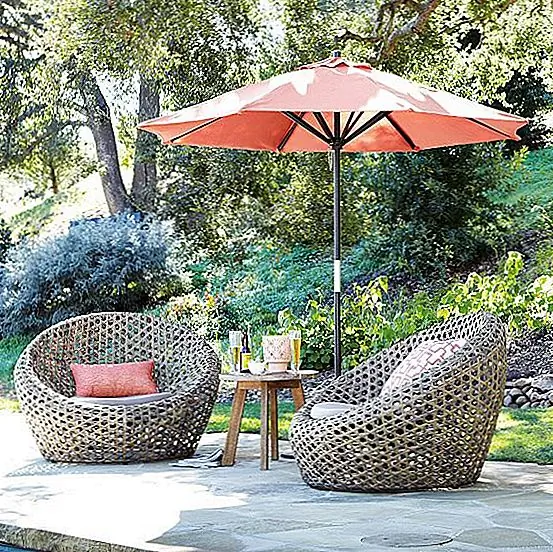 Современное кресло для наружного применения