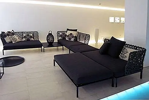 Все эти коллекции напоминают о деревенской, теплой атмосфере в сочетании с современными материалами и дизайнами.