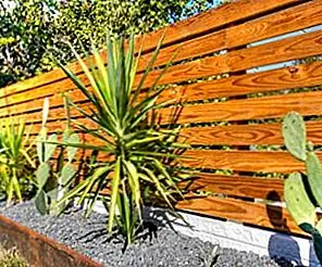 Как горизонтальный деревянный забор может повлиять на пейзаж и декор вокруг него