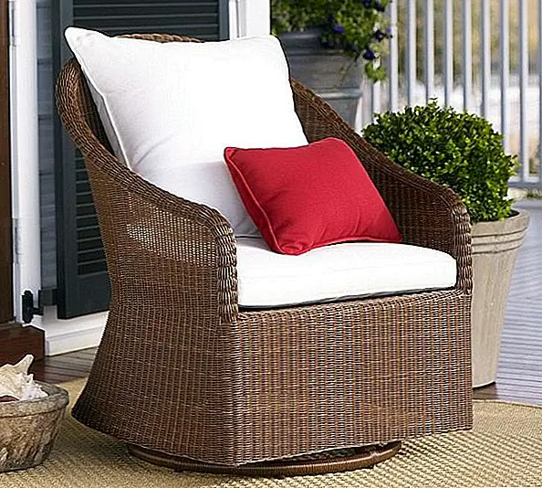 Это чрезвычайно привлекательное плетеное кресло, которое идеально подходит для всех типов настроек. Вы можете использовать стул в своем доме, саду или патио, чтобы добавить функциональность, стиль и красоту в этом районе. Использование тонких эколеновых нитей и антикоррозионной алюминиевой рамы делает кресло свободным от обслуживания и не подвержено воздействию различных элементов. В комплект поставки входит толстая подушка, заполненная сухой сухой пеной вместе с подушкой для броска, чтобы предложить вам максимальный комфорт. Доступен за 599 $.