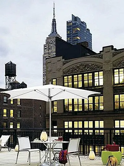 Если вы посмотрите на этот зонтик откуда-то, вы увидите, что он имеет форму шестиугольника, отсюда и его название. Но этот зонтик представляет собой сочетание многих необычных и интересных функций, которые делают его таким приятным и особенным. Товар теперь доступен по цене от $ 1,190.00 до $ 1,450,00, в зависимости от цвета.