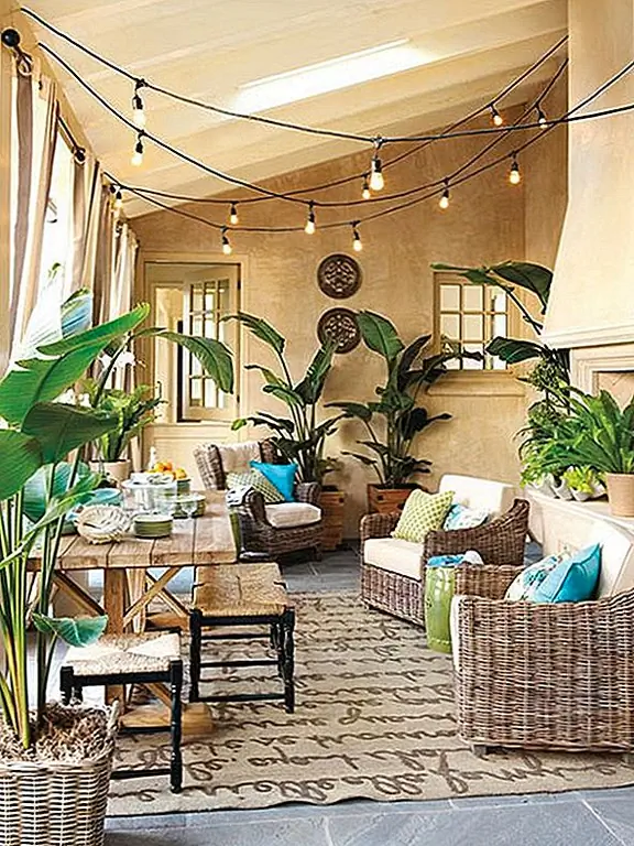 Потяните много мест. Если вы не планируете сидеть за обеденным столом всю ночь, убедитесь, что для гостей комфортно задержано много мест для сидения. Потяните стулья, скамейки или другую мебель типа стула во внутренний дворик, чтобы продлить вашу выносливость.