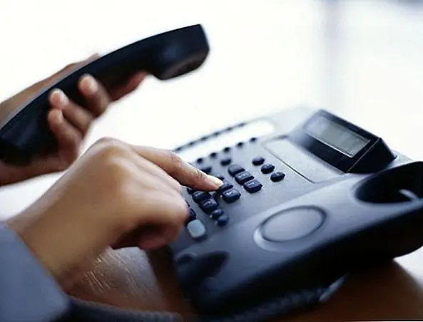 Помимо знания много о недвижимости, еще одна вещь, которую делают агенты, и которая очень важна, - это фильтрация. Они заботятся о очень трудной и неприятной части покупки или продажи дома. Агент по недвижимости отфильтрует все телефонные звонки и предоставит вам только те предложения, которые имеют потенциал. Агент по недвижимости также будет служить буфером между вами и агентами строителя.