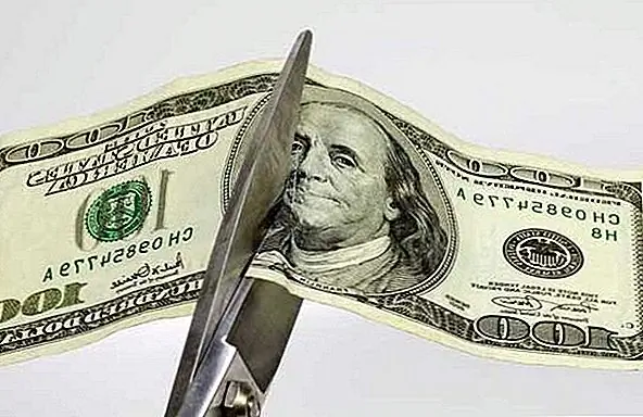 У многих людей создается впечатление, что агенты по операциям с недвижимостью выбирают цены для продавцов и покупателей. В действительности все, что они делают, направляет своих клиентов и помогает им сделать правильный выбор. Когда клиент заинтересован в собственности, агент разработает стратегию переговоров и попытается получить лучшую цену для клиента. Это клиент, который должен сначала выбрать цену. Агент является посредником между продавцом и покупателем.