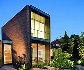 Современное место жительства в Мельбурне с красивым садом и внутренним двором