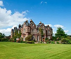 Брэд Питт и Анджелина Джоли сдала в аренду собственность 16-го века в Шотландии