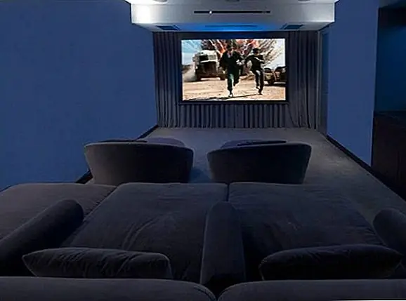 Когда вы выходите на улицу, есть также бассейн, который будет использоваться. В целом, это похоже на очень приятное и расслабляющее место, у него есть уют и уют обычного дома, а также особенное чутье, которое говорит о том, что владелец не просто обычный парень. {Found on aol}.