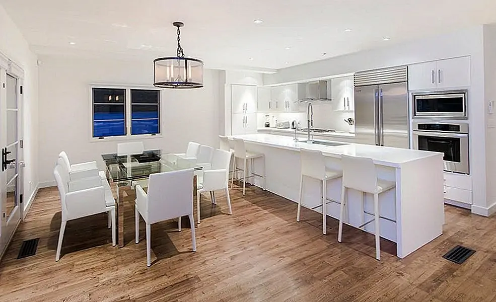 Кухня шеф-повара идеально подходит для развлечения.