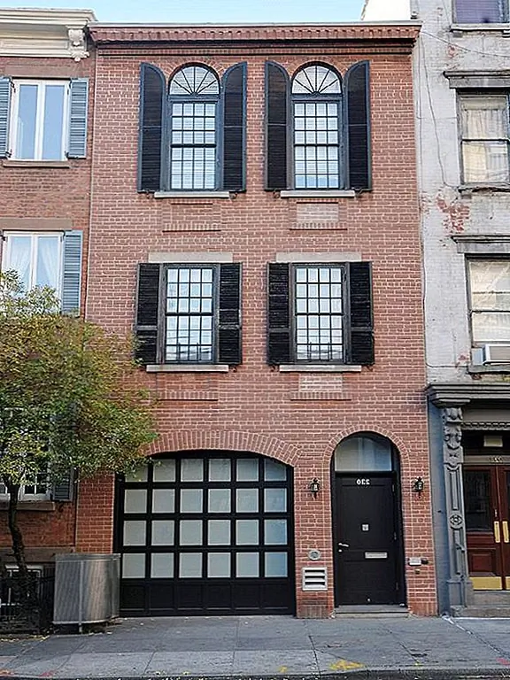 Эта недвижимость также имеет другие интересные пространства, такие как центральный двор, подвальный тренажерный зал / паровая баня и терраса с террасой на крыше, которые предлагают различные способы провести свободное время и насладиться красотой этого места.Проект доступен за 13,5 $ мил,