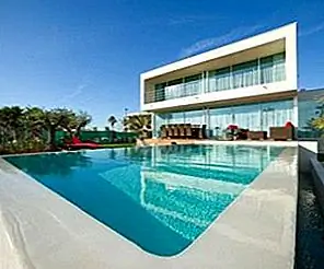 Роскошная вилла с видом на пляж Фрэнки с бассейном бесконечности