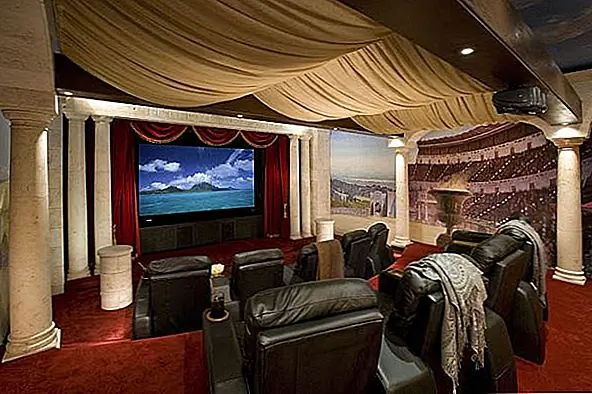 Для развлечений у этого есть два бассейна с водопадом, теннис-корт, площадка для волейбола, два лодочных промаха и максимальное количество солнца на вашей коже. Есть 2 невероятных белых пороха частных пляжей. Весь этот рай имеет удаленный управляемый мост, автоматическая система контролирует все на острове, в том числе освещение, оконные жалюзи, музыку, особенности воды, температуру, безопасность с видеокамерами и сложные датчики. Состоит из 48 500 000 $ всего этого острова с 10 спальнями, 10 ванными комнатами, площадью 30 000 квадратных футов. ваш собственный рай.