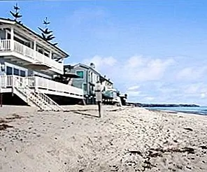 Три дома на берегу моря для продажи
