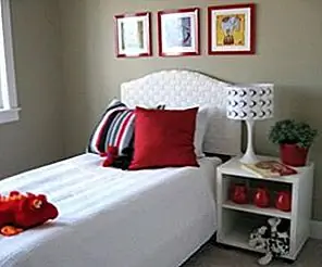 Красное искусство стены для смелого внутреннего декора