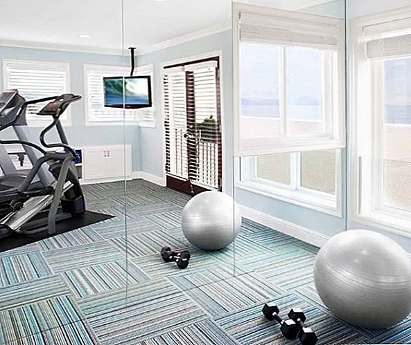 Один из самых простых способов изменить внешний вид вашего пола - удалить старый ковер и заменить его ковровой плитки. Не игнорируйте облицовку ковра, потому что это не только для офисов. Плитки легко укладываются и заменяются, что делает их очень практичными. Они также обычно являются недорогим вариантом. Тем не менее, это поразительные и эклектичные взгляды, которые вы можете создать, смешивая ковровые плитки, которые действительно дают им преимущество над обычными вариантами напольного покрытия.