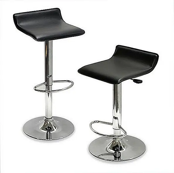 Эти барные стулья также входят в комплекты из двух, и они имеют более простой и современный дизайн. Кроме того, они могут регулироваться, имея возможность предложить оптимальную высоту для вашего тела. Ножка и основание сделаны из металла, а сиденье отделано искусственной кожей. Он также оснащен воздушным транспортом с ручкой на одной стороне, что упрощает настройку. Доступно за 97,00 $.