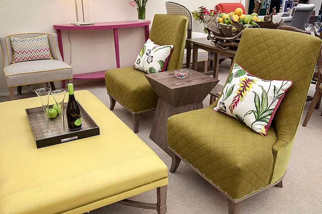 Повседневный мир, когда безрукие стулья берут на себя инициативу