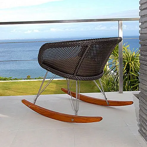 Габаритные размеры этого уютного кресла составляют 24 "W X 33,8" D X 28 "H, а высота сиденья 16,5" H. Сиденье доступно в десяти разных цветах. Вы можете выбрать из обычного черно-белого или выбрать что-то более интересное и современное, как желтый, фиолетовый, оранжевый или зеленый. Есть также некоторые тихие тона, такие как шампанское, бронза или титан. Наслаждайтесь комфортом в современном стиле с этим красивым креслом. Вы можете купить стул 6 Rocker за $ 698,00 + бесплатная доставка.