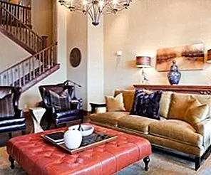 12 Творческое использование оттоманов как журнальных столиков