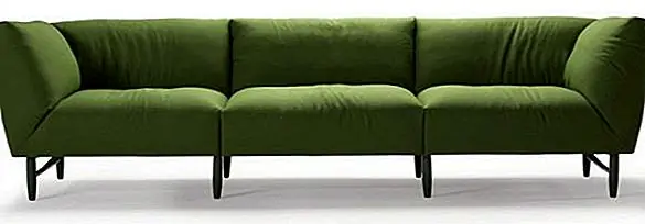 У Копла есть несколько чрезвычайно мягких подушек, которые соединены вместе на деревянных ножках из зольного дерева и, следовательно, создают легкую внутреннюю структуру. Из-за своего случайного аспекта модульный диван можно использовать для разных типов помещений: прихожая, спальня, гостиная, приемные и коридоры. Диван Copla принадлежит коллекции Copla, которая состоит из диванов и кресел, которые выглядят почти одинаково. Его видимые ноги могут быть окрашены в разные оттенки дерева и в новых ярких нюансах. Таким образом, у вас может быть возможность выбрать ту, которая лучше всего подходит для вашего пространства. Главное - наслаждаться мягкостью, которую он предлагает вам, и тем, как он может заставить вас забыть о своем тяжелом дне.