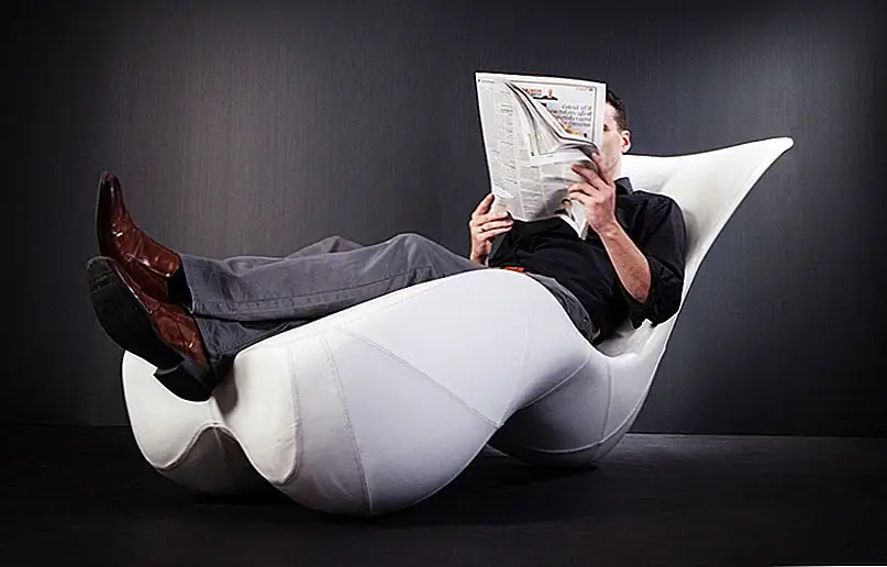 Так что может быть хорошим местом для шезлонга? Возможно, в спальне вы можете положить один в угол и отдохнуть там с хорошей книгой. Bodice Rocker от Splinterworks был бы идеальным для этого, с его скульптурной формой, пышными линиями и дизайном, который позволяет пользователю мягко откидываться назад и останавливаться в воздухе.