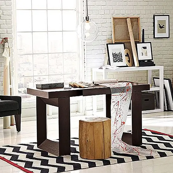 Кроме того, из-за формы и материала, из которого он сделан, он может быть очень легко либо в виде небольшого стола, либо в качестве табурета в соответствии с вашими потребностями и предпочтениями. Доступен за 199 $.