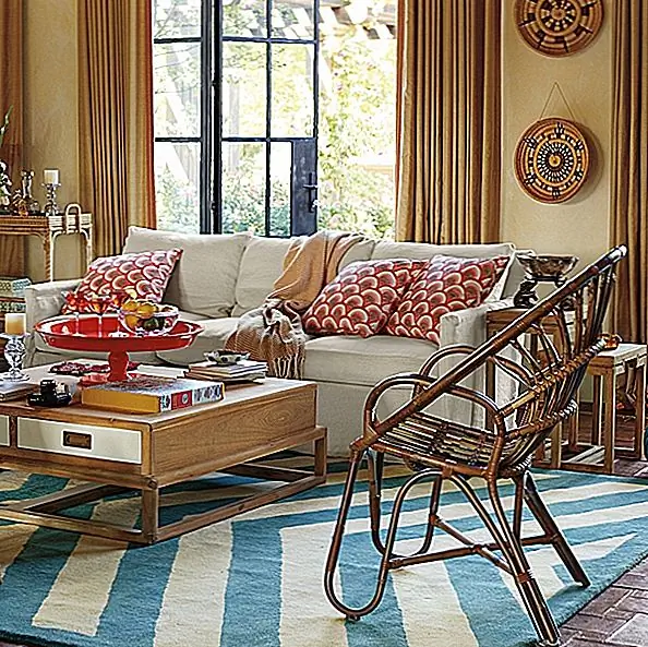 Ремесленники нагревают ротангские лозы до тех пор, пока они не станут гибкими, а затем вручную согните каждую из этих лоз, пока они не станут частью более крупного объекта. Этот скульптурный дизайн имеет слегка зачеркнутое сиденье, которое само по себе самодостаточно, но для создания подлинной стильной художественной работы подушки или почему бы не добавить двух смелых узорчатых подушек, чтобы их завершить. Потому что это ручной работы в Индонезии и имеет размеры 31 "W x 29" D x39 "H с высотой руки около 26,5" H и высотой сиденья 17 "этот замечательный предмет стоит 295,00 долларов США.