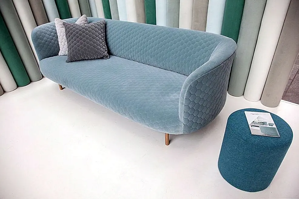 Говоря о симпатичных и удобных кушетках, ознакомьтесь с Cloud Fr. Это прекрасная заявка, небольшая и все же полная очарования и характера. Деревянные ножки контрастируют с пастельно-окрашенной обивкой и шестиугольным рисунком, что обеспечивает такой же приятный внешний вид, как шикарный и элегантный.