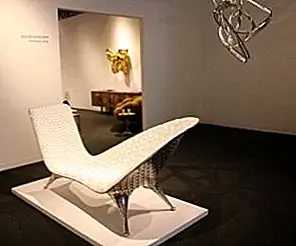 Стулья Chaise Lounge раскрывают их красивые графические проекты