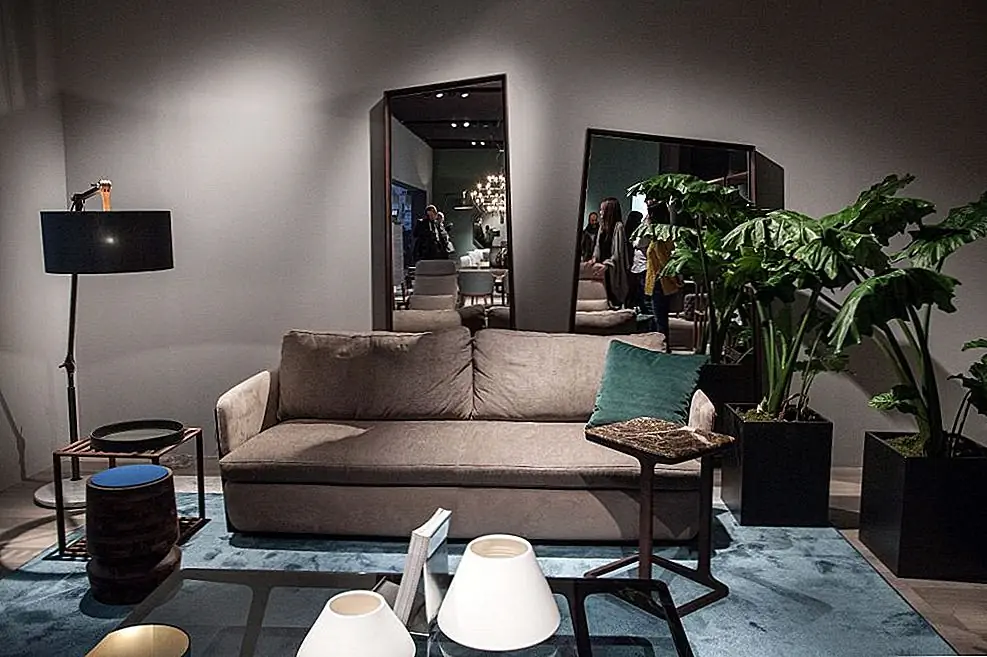 Благодаря раме, выполненной из твердой древесины из ясеня и ткани, диван Arena, спроектированный Э. Галлиной, можно настроить несколькими стильными способами, объединив различные ткани для мягкого сиденья и спинки. Таким образом, вы можете освежить декор комнаты в любое удобное для вас время с минимальными усилиями.