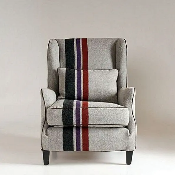 Это, а также все его чехлы имеют латунные застежки-молнии и коричневые шнуры. Я также упоминал в других случаях, что эти вещи полностью созданы страстными людьми, поэтому этот конкретный чехол покрывает стоимость около 550 долларов и занимает много недель, до 8 или даже 10. Если вы решите купить, убедитесь, что вы размещаете свой заказ и терпеливы, потому что он не придет за ночь, что может расстраивать для некоторых людей, но хорошие вещи требуют времени.