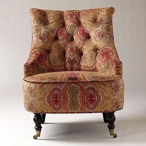 Классическое кресло в Венеции Пейсли Эрин