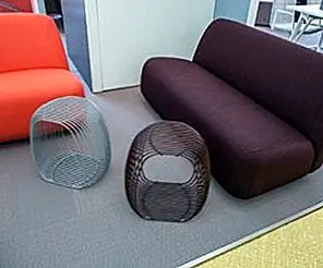 Подумайте, вне коробки с безмозговой диван или Loveseat