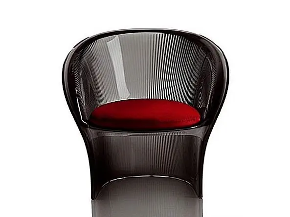 Цветок может показаться хорошо продуманным предметом с детальным дизайном. Эти факты верны, но реальность такова, что эта часть не выглядела так с самого начала. Потребовалось более 10 прототипов, пока этот вид не был получен. Это звучит как сложный процесс, но он обмазывается, когда вы видите конечный продукт. Цветок доступен во множестве разных цветовых сочетаний, а кожаные или тканевые чехлы для сидения доступны.