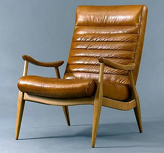 Габаритные размеры стула составляют 28,5 "W x 35" D x 37 "H, высота сиденья 17 '' и высота рукоятки 23,5 ''. Вы можете настроить свой стул Hans, выбрав один из 5 доступных цветов: карамель, голубь, бельгийский серый, французский дуб и темная зола. Поскольку этот продукт изготавливается по заказу, он не возвращается и не возвращается. Подходящий Гансский оттоман также доступен в тех же цветах, и он имеет аналогичный дизайн. вы можете купить оттоманку за 984,00 долларов США.