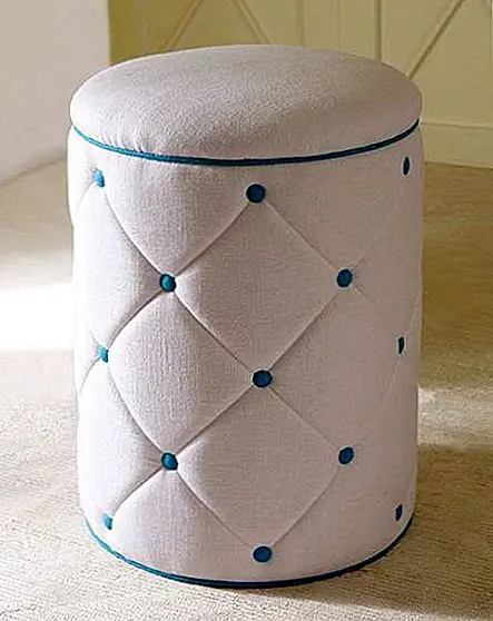 Современный голубой талисман Элизы