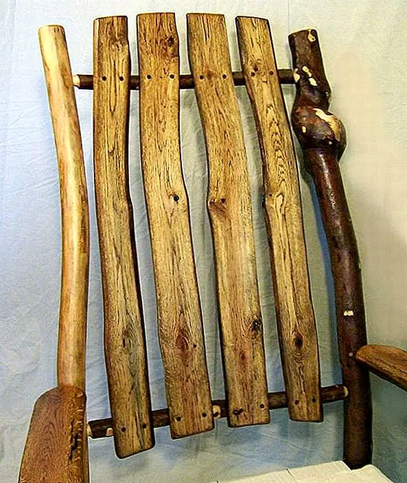 Стул предлагает место для хлопка, которое дает много вариантов цвета и длится вечно. Доступный за $ 900,00 Sourwood Rocker получил отличные отзывы. С деревенским видом и удобными креслами этот красивый стул привлечет ваше внимание. Как вы думаете?