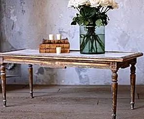 Антикварный журнальный столик Louis XVI