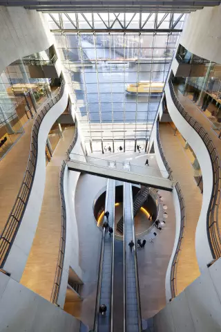 Офисная башня с фасадом из вулканического стекла в Сеуле